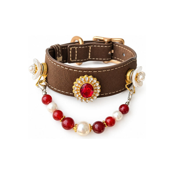 Perlenbesetztes Haustierhalsband mit Scharlachrotem Wappen