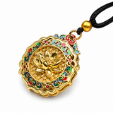 Gold-Emaille-Glücksamulett-Anhänger in Sandoptik — Wendbare Lotus-Halskette
