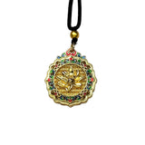 Gold-Emaille-Glücksamulett-Anhänger in Sandoptik — Wendbare Lotus-Halskette
