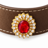 Perlenbesetztes Haustierhalsband mit Scharlachrotem Wappen