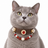 Perlenbesetztes Haustierhalsband mit Scharlachrotem Wappen